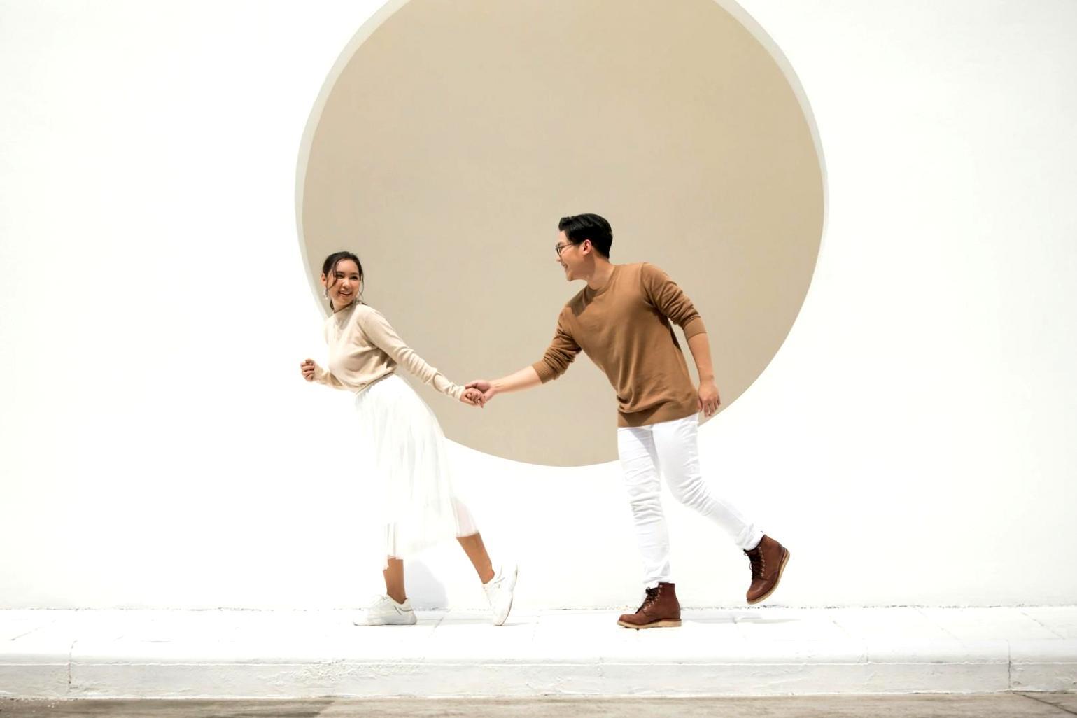 Famiglia che partecipa insieme ad attività educative nuvorentariq